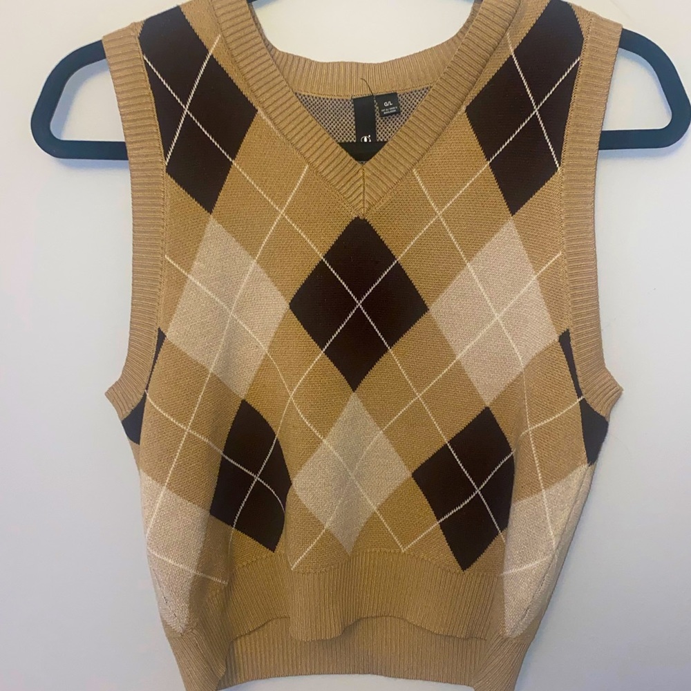 Tan and cream argyle sweater vest.